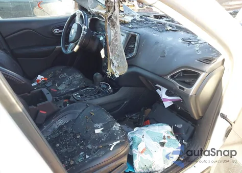 2020 Jeep Cherokee Latitude Plus 4X4 z USA, uszkodzony, nr VIN 1C4PJMLB7LD619966